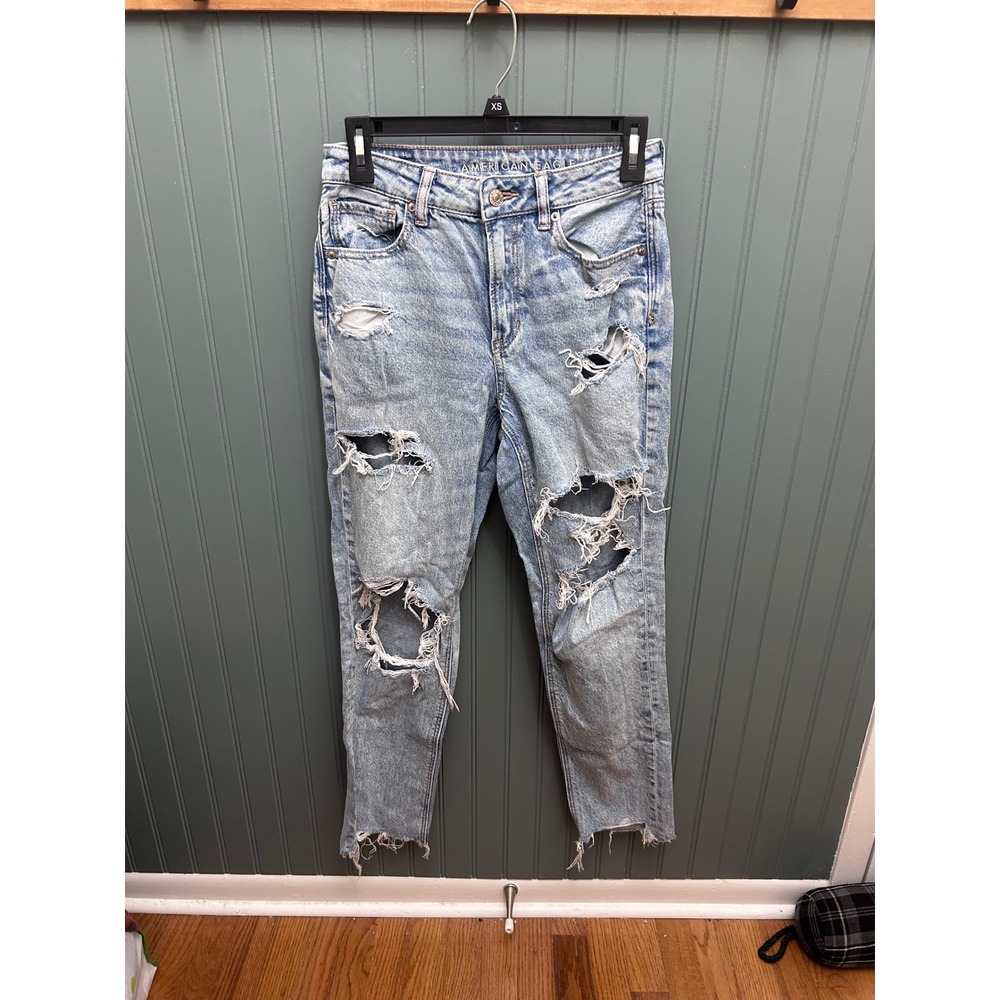 American Eagle Mom Jean Light Wash Distressed High Rise Denim Pants Size 2 Reg